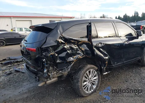 2023 Toyota Highlander Platinum z USA, uszkodzony, nr VIN 5TDKDRBH4PS038908